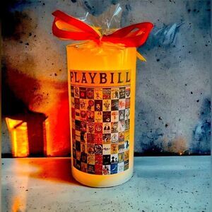 *30off3* NWT. Broadway Musical Theater Flameless Candle w Timer